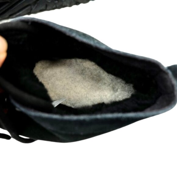 UGG~Bethany Boot~WOMENS CHUKKA BLACK SUEDE SHEARLING SIZE 9 - Picture 8 of 9